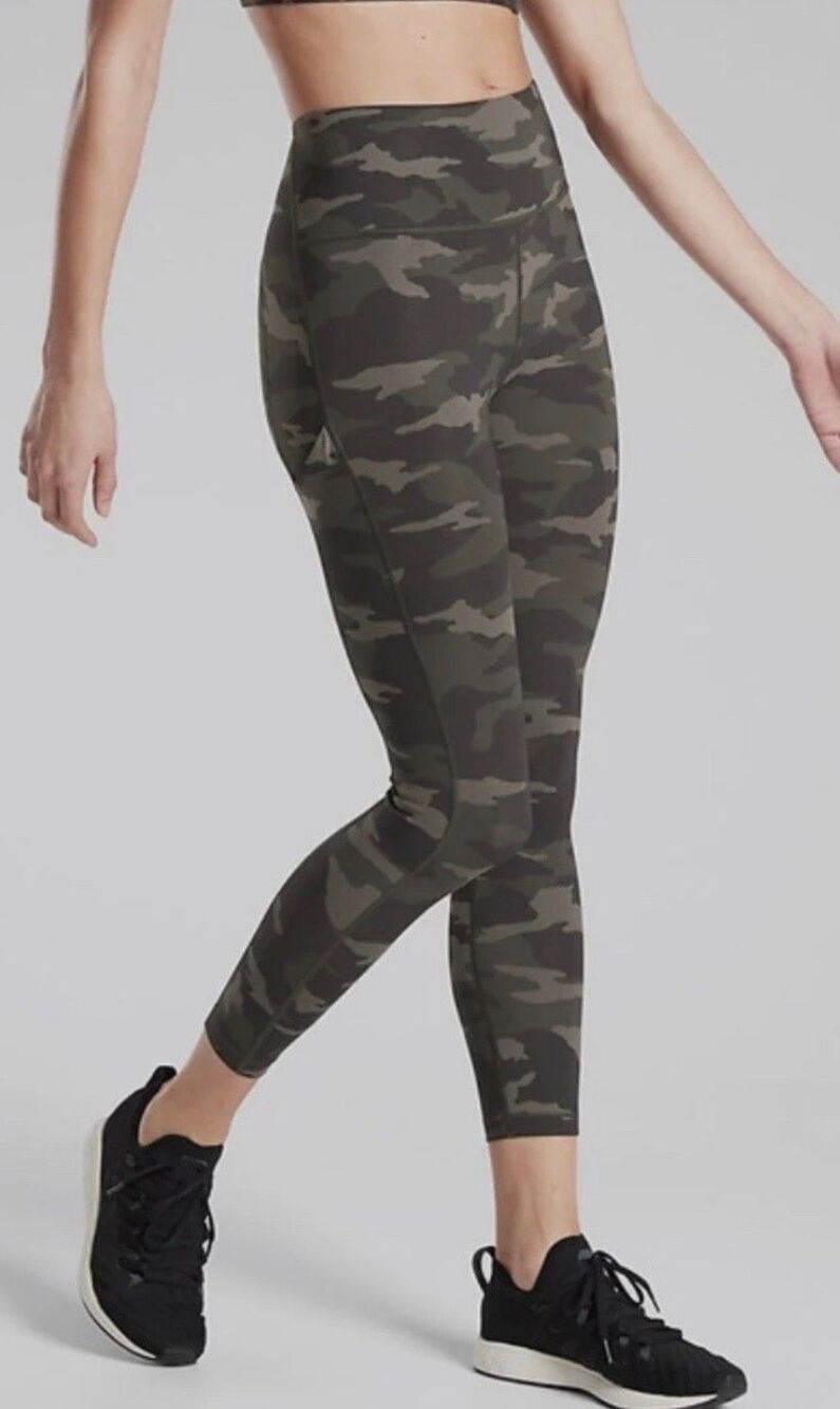 Athleta Ultimate 7/8 Tights in Camo
